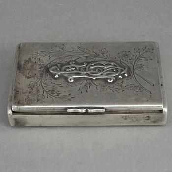 CIGARETTETUI, silver, oidentifierade stämplar, Ryssland, 1896. Vikt ca 145 gram.