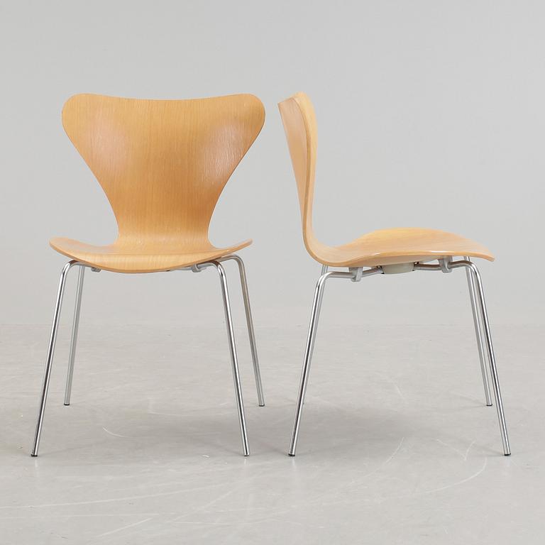 STOLAR, ett par, "Sjuan", Arne Jacobsen, Fritz Hansen. 1978.