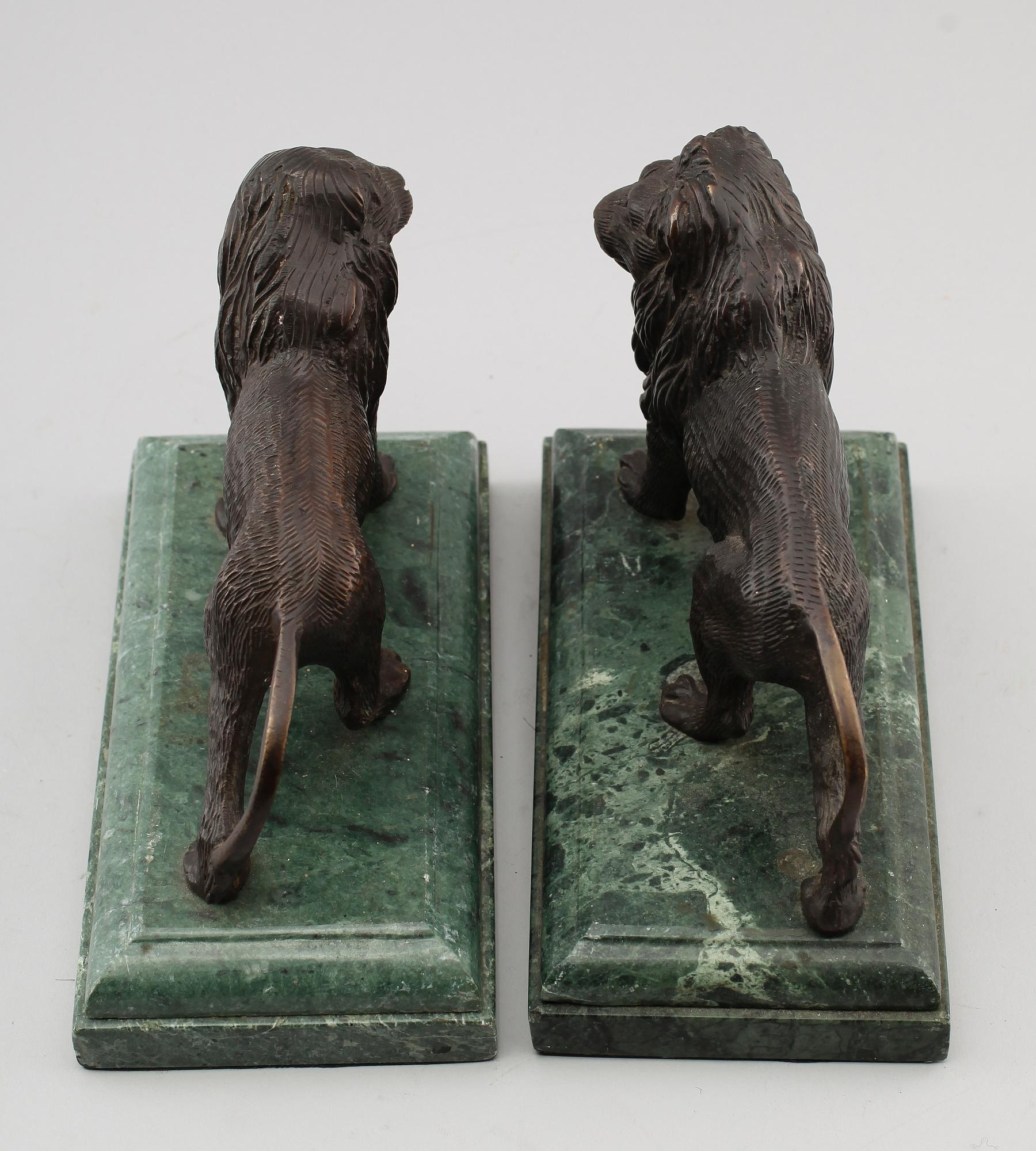 SKULPTURER, 1 par, bronserad metall, 1900-/2000-tal.