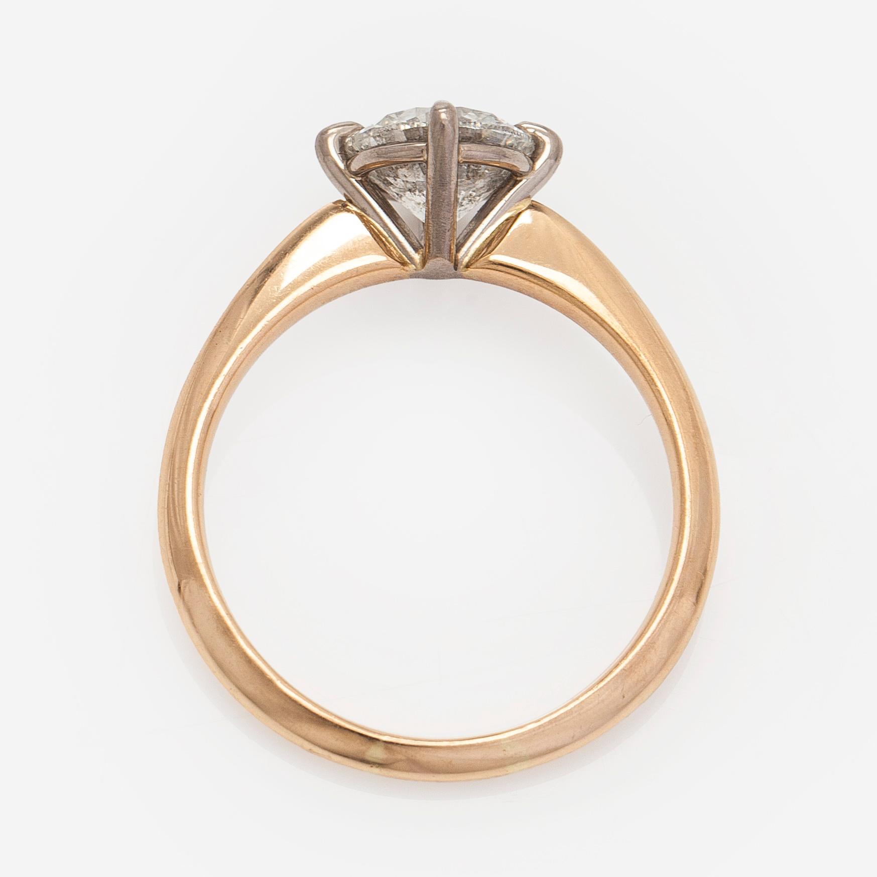 Ring, solitär, 18K guld med briljantslipad diamant 2 ct, Tarkkanen, Helsingfors 2018.