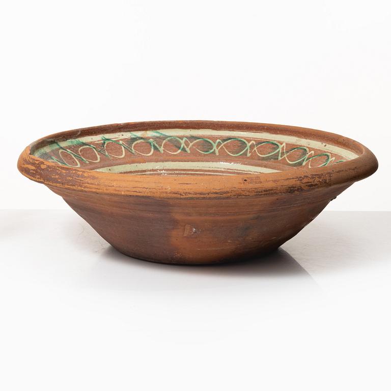 One eathenware bowl and two plates.