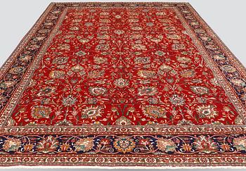 A carpet, Tabriz, ca 472 x 302 cm.