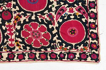 Semiantikt Suzani-broderi, Uzbekistan, ca 265 x 175 cm.