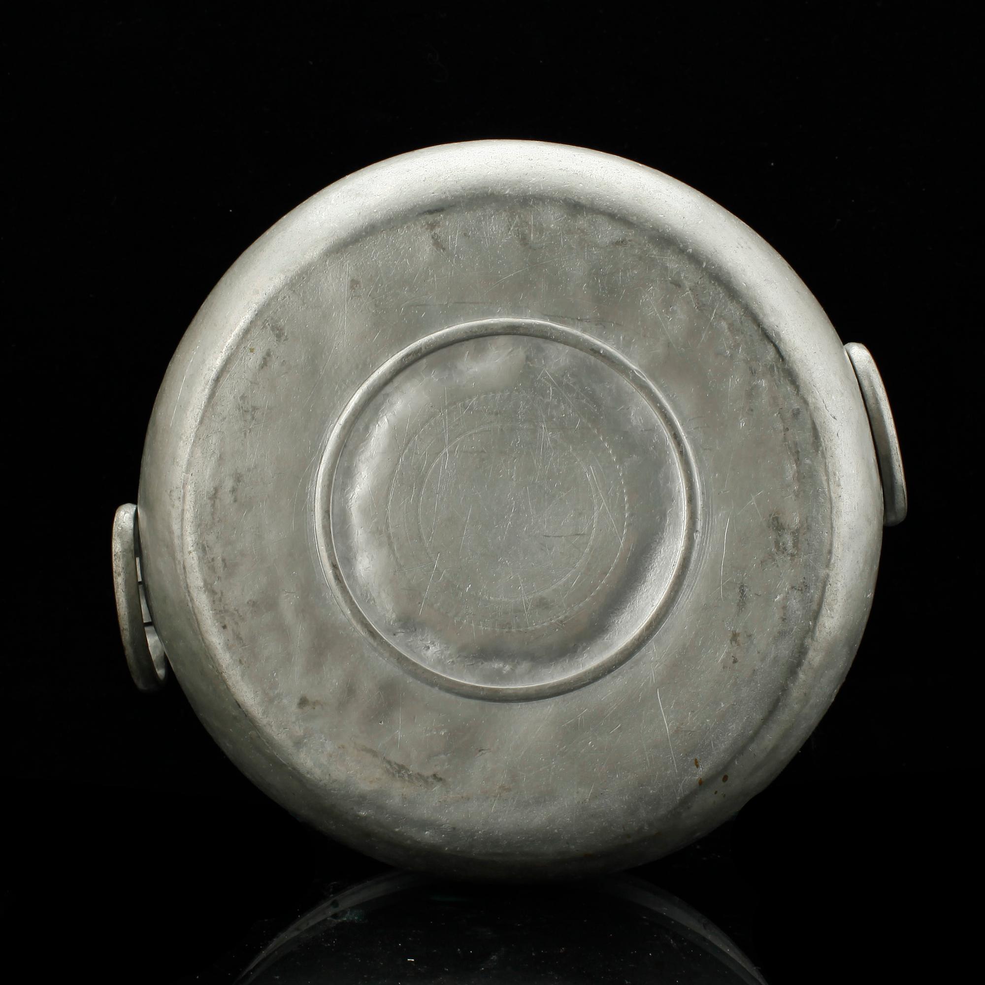 GRÖTSKÅL, tenn, 1700-tal. Odefinierade stämplar.