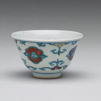 A silver tray with a cup, the tray late Qing dynasty.