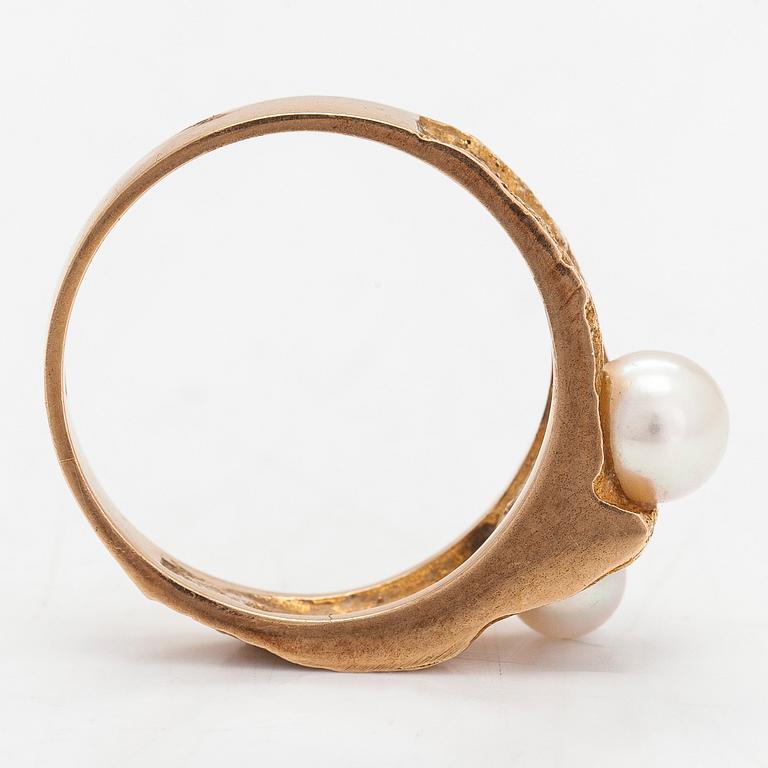 Björn Weckström, A 14K gold ring "Whisper" with cultured pearls for Lapponia 1971.