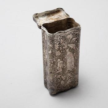 Two silver and low grade silver boxes, first half of the 20th century. Total weight 490 g.
