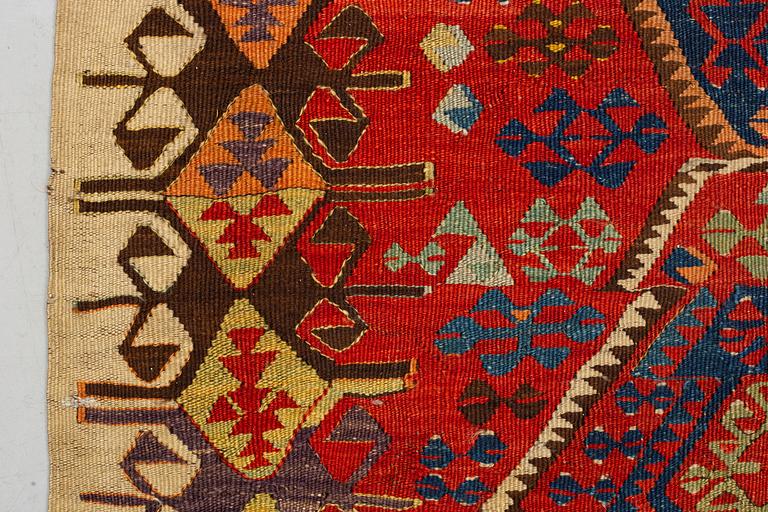 Matto, antique/semi-antique Anatolian kilim, ca 292-301 x 125-135 cm.