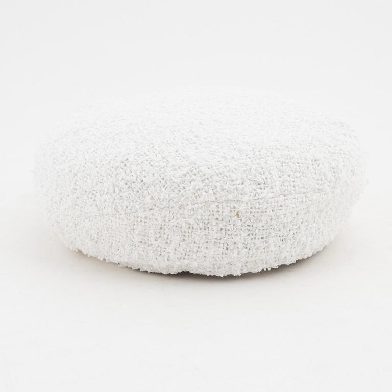 Chanel, a white cotton bouclé beret, size S.