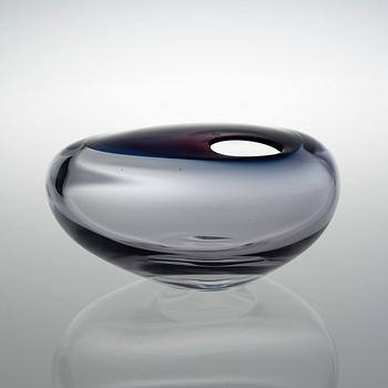 TIMO SARPANEVA, A GLASS SCULPTURE. Sleeping Bird. Signed Timo Sarpaneva, Iittala -62 58/77.