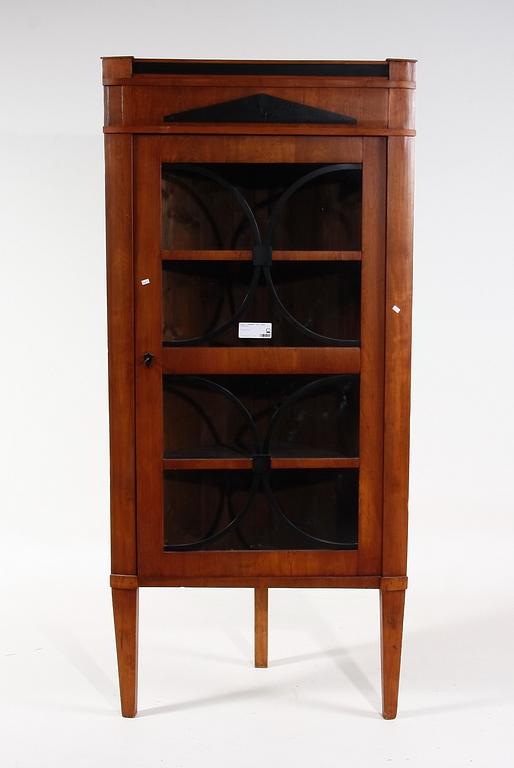 HÖRNSKÅP, Karl Johan, 1800-tal.