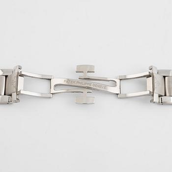 Patek Philippe, Aquanaut, "Steel Bracelet/Tropical Strap", ca 2020.