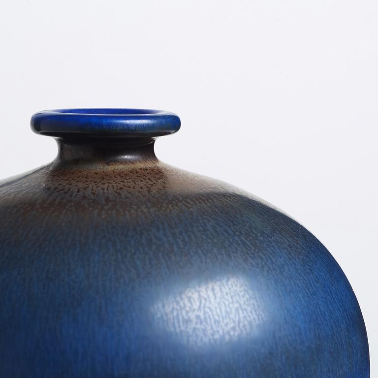 A Berndt Friberg stoneware vase, Gustavsberg studio 1966.