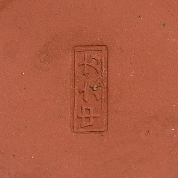 Teekannu, yixing-keramiikkaa, Kiina, 1900-luku.