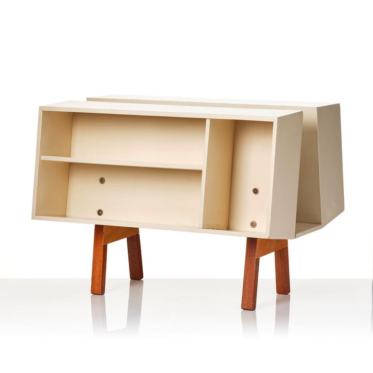 Ernest Race, a "Penguin Donkey Mark II" bookshelf, Isokon, England, 1960s.