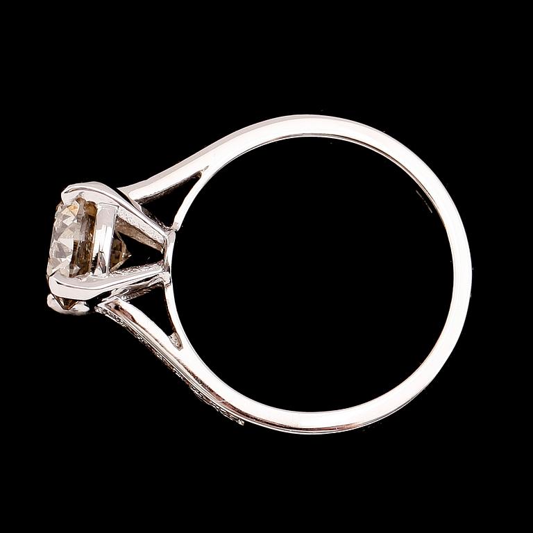RING, 18 k vitguld, briljantslipade diamanter tot 2.19 ct.