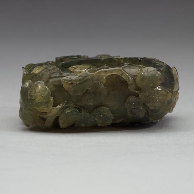 A green stone bruchwasher, Qing dynasty, circa 1900.