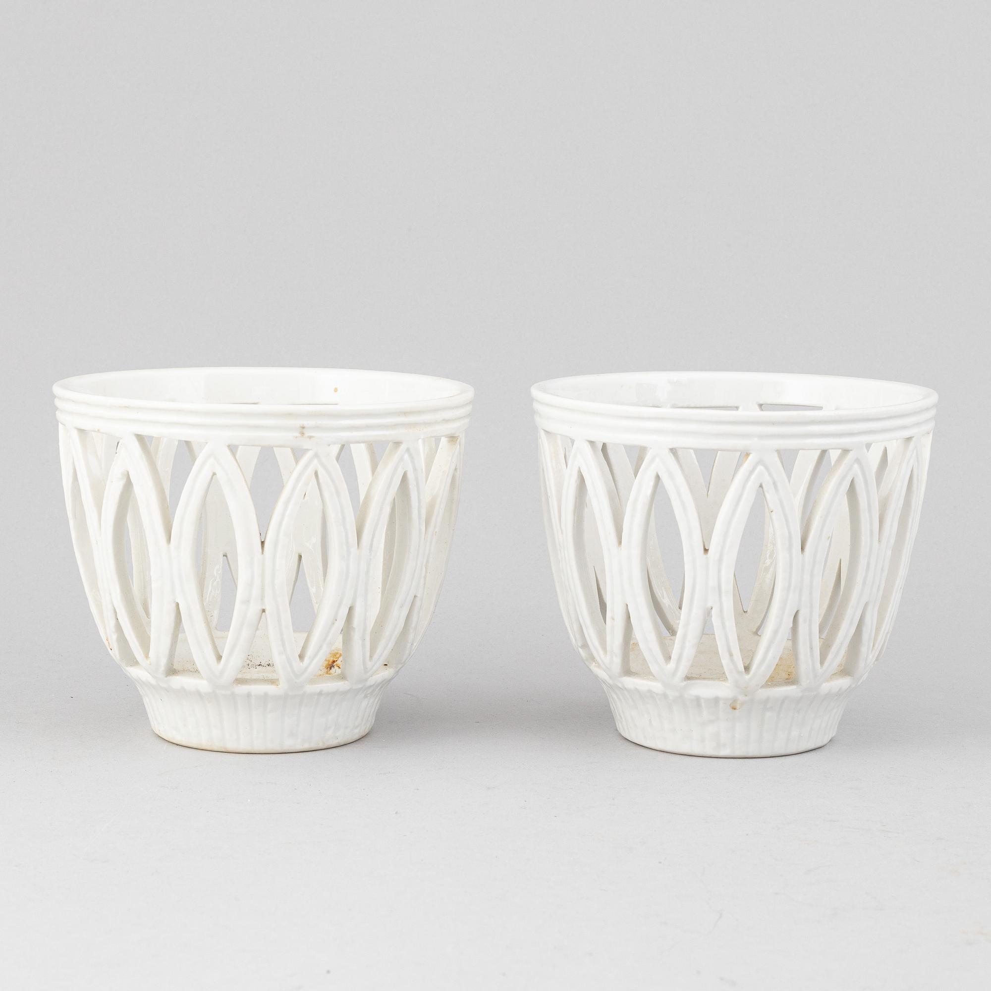 Gunnar Nylund, a set of 14 stoneware pot and plates and a vase/candle holder, Rörstrand.