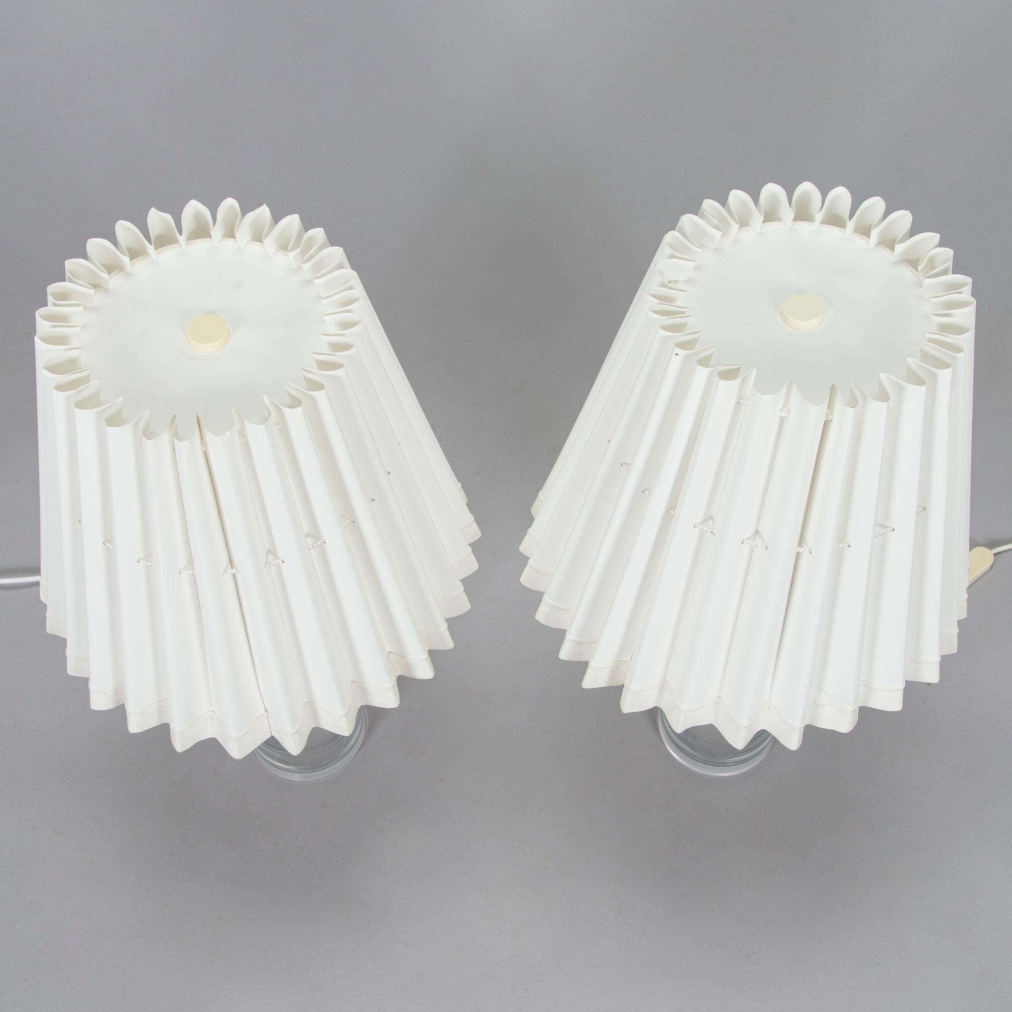 Maire Gullichsen, A pair of 1990s tablelamps for Artek.