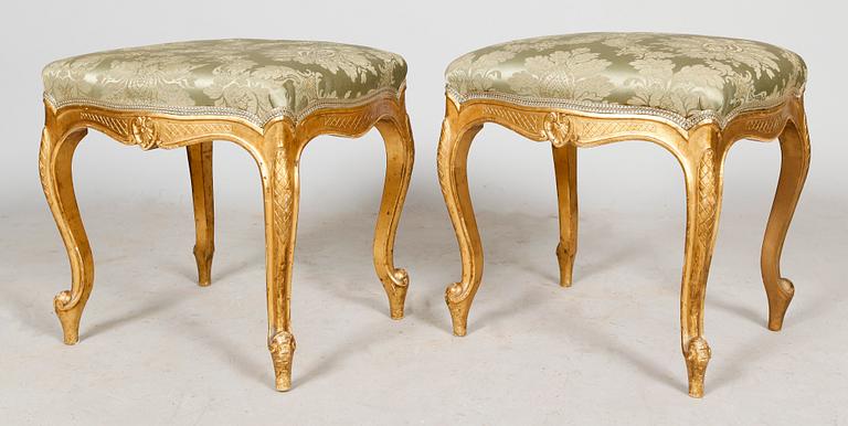 SALONGSMÖBEL, 5 delar, rokokostil, sent 1800-tal.