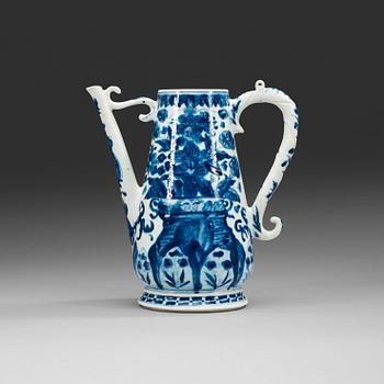 486. A blue and white Export ewer, Qing dynasty, early 18th Century.