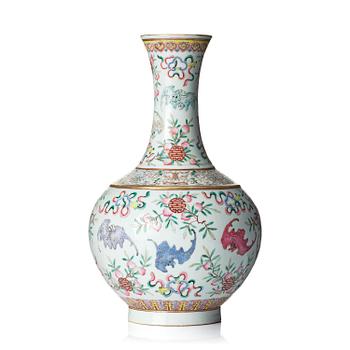 1263. A large 'peaches and bats' famille rose vase, Qing dynasty, with Guangxu mark and of the period (1875-1908).