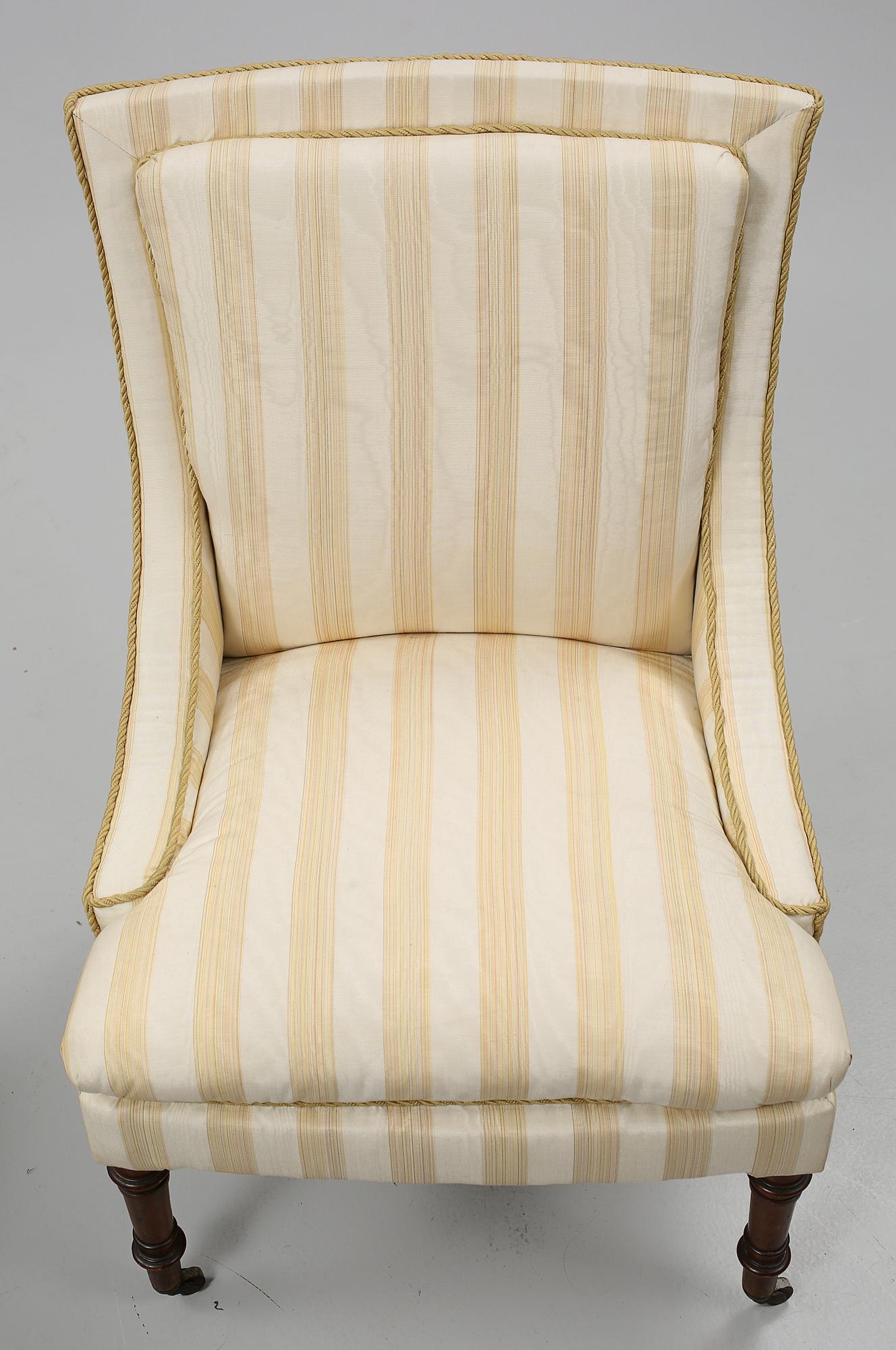 FÅTÖLJER, ett par,sent 1800-tal.