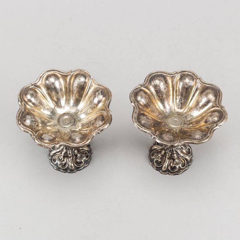 August Friedrich Krollpfeifer, uppsatsskålar, ett par, silver, Helsingborg 1872.