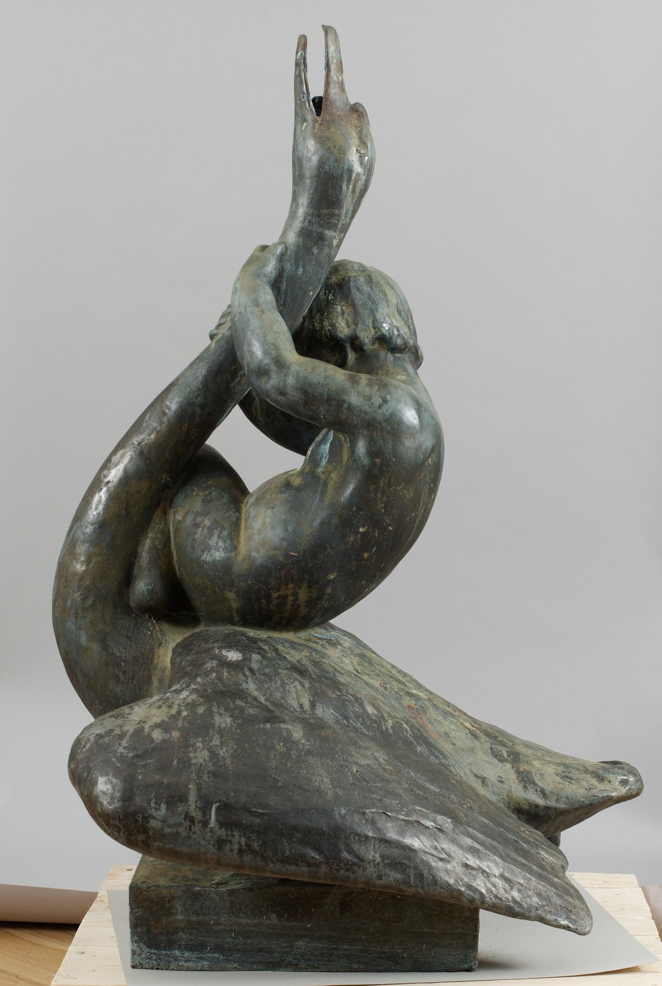 Theodor Lundberg, "Gosse lekande med svan" (Young boy playing with swan).