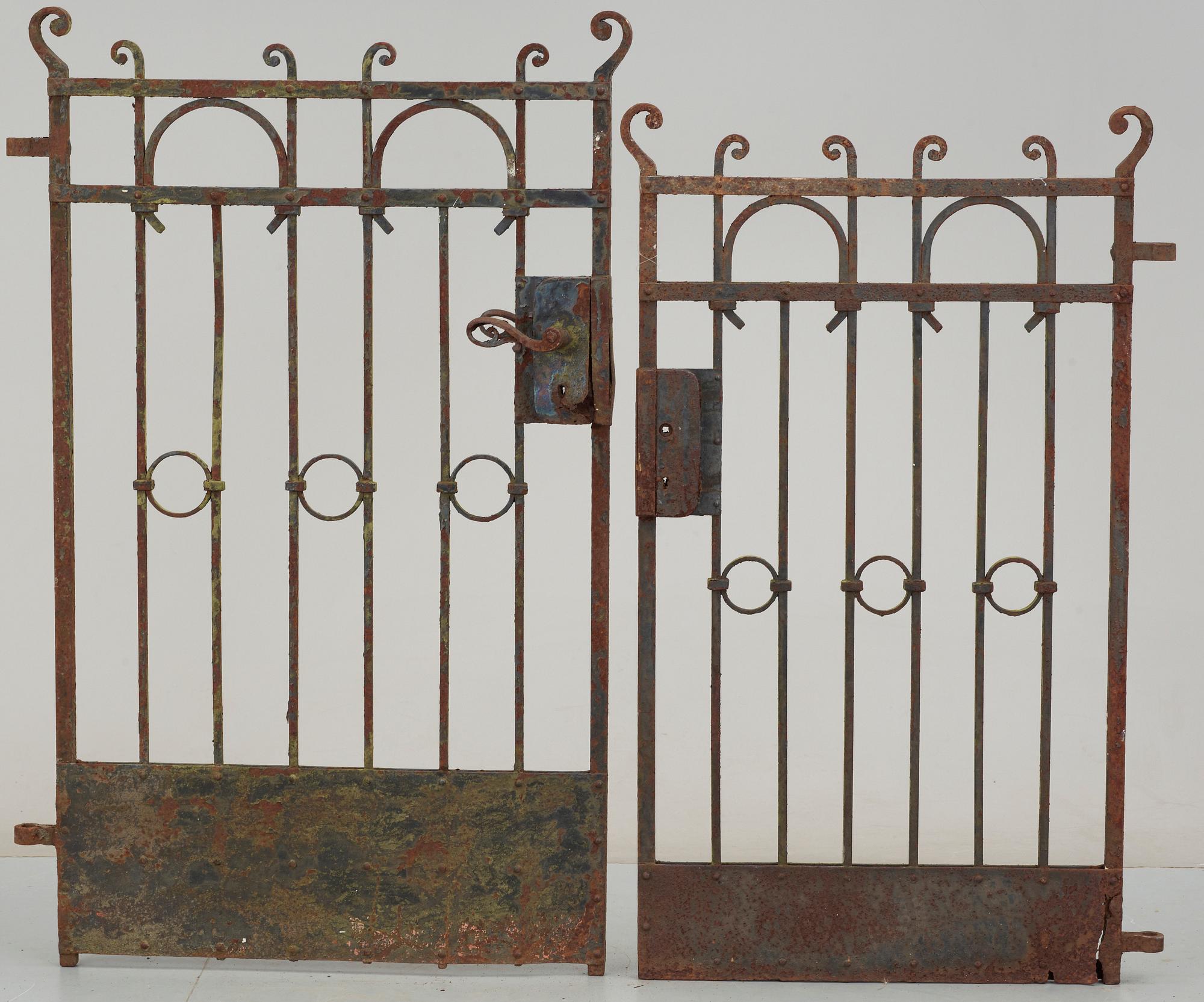 GRINDAR, tre delar, järnsmide, 1900-talets första hälft.