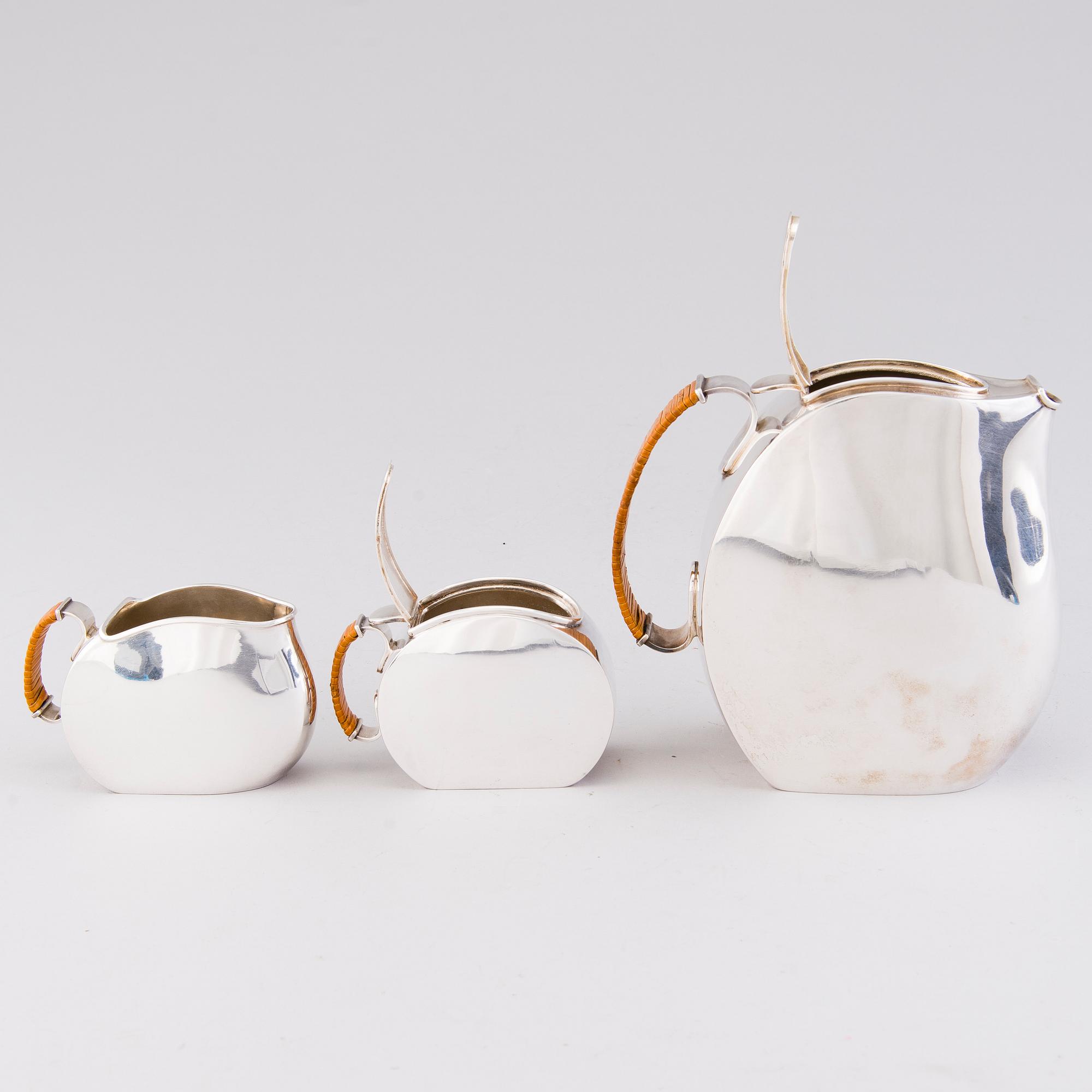 A THREE-PIECE SILVER COFFEE SET, Anita Sarlin, Koruteollisuus Tillander Oy, Helsinki 1951.