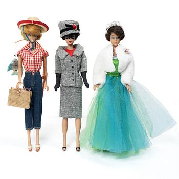 Barbiedockor, 3 st, samt kläder och accessoarer, Mattel, 1960-tal.