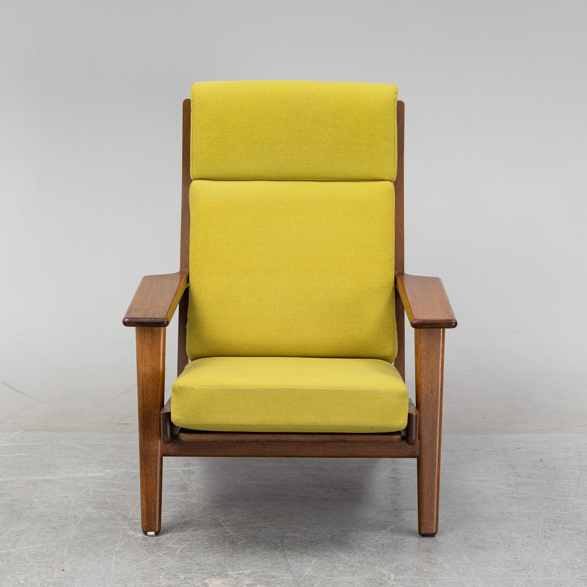 A GE-290A lounge chair by Hans J Wegner, for Getama, designed 1953.
