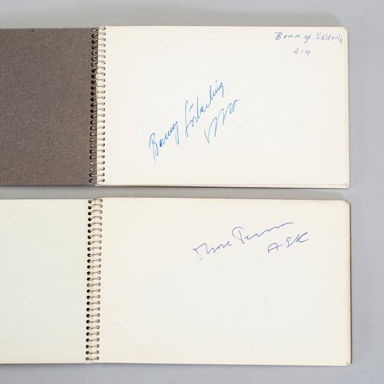 SAMLING FOTBOLLSAUTOGRAFER, bla Ryska landslaget -64, Benfica, Nacka Skoglund, Prawitz Öberg, 1960-70-tal.