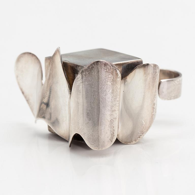 Paula Häiväoja, A sterling silver ring.  Pentti Roos/Studio Paula, Helsinki 1969.