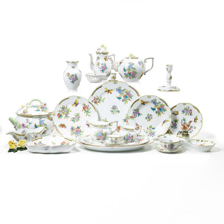 Mat-, kaffe- och teservis, 111 delar, "Queen Victoria", Herend, Ungern.