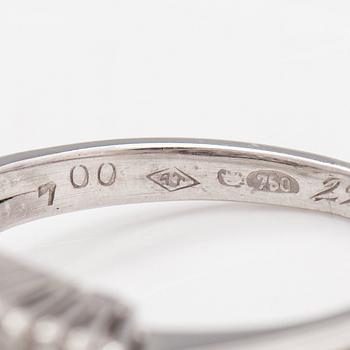 An 18K white gold ring with diamonds ca. 1.00 ct in total according to certificate.