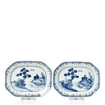 872. A pair of blue and white serving dishes, Qing dynasty, Qianlong (1736-95).