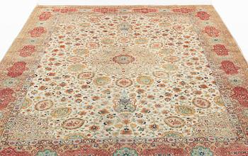 A carpet, semi-antique, Tabriz, ca 298 x  228 cm.