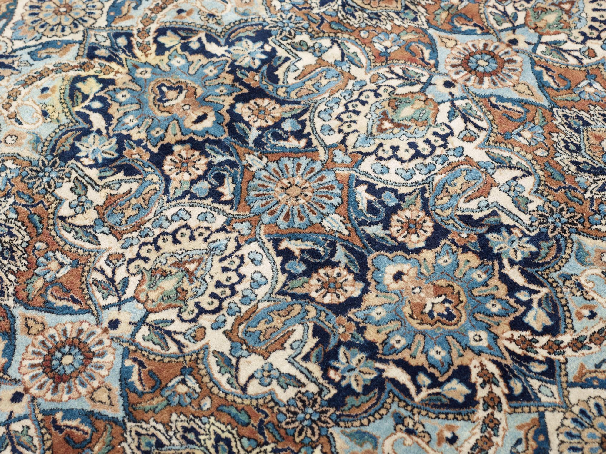 MATTA, semiantik Kirman, ca 296,5 x 210 cm.