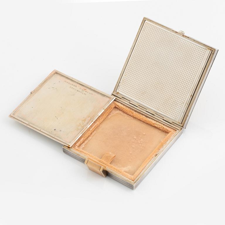 A Boucheron vanity case.