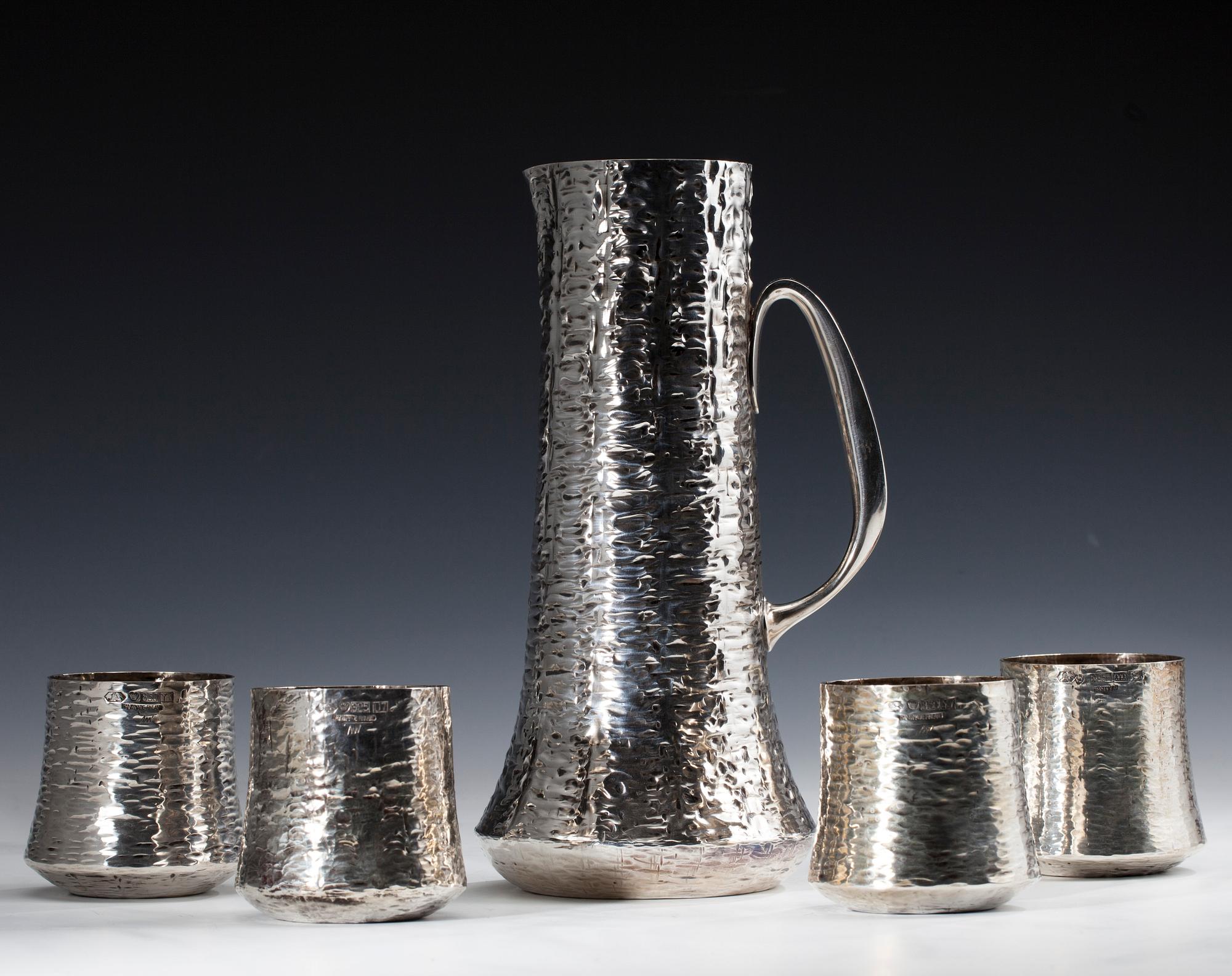 KANNA MED 4 BÄGARE, sterling silver, Tapio Wirkkala, signerade TW, Kultakeskus 1970. Handgjorda. Vikt 1542 g.