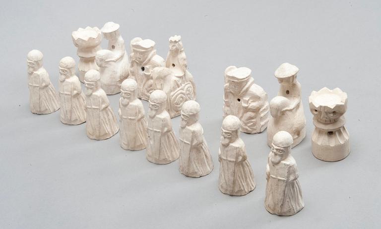 A SET OF  31 PLASTER AND WOODEN CHESSPIECES.