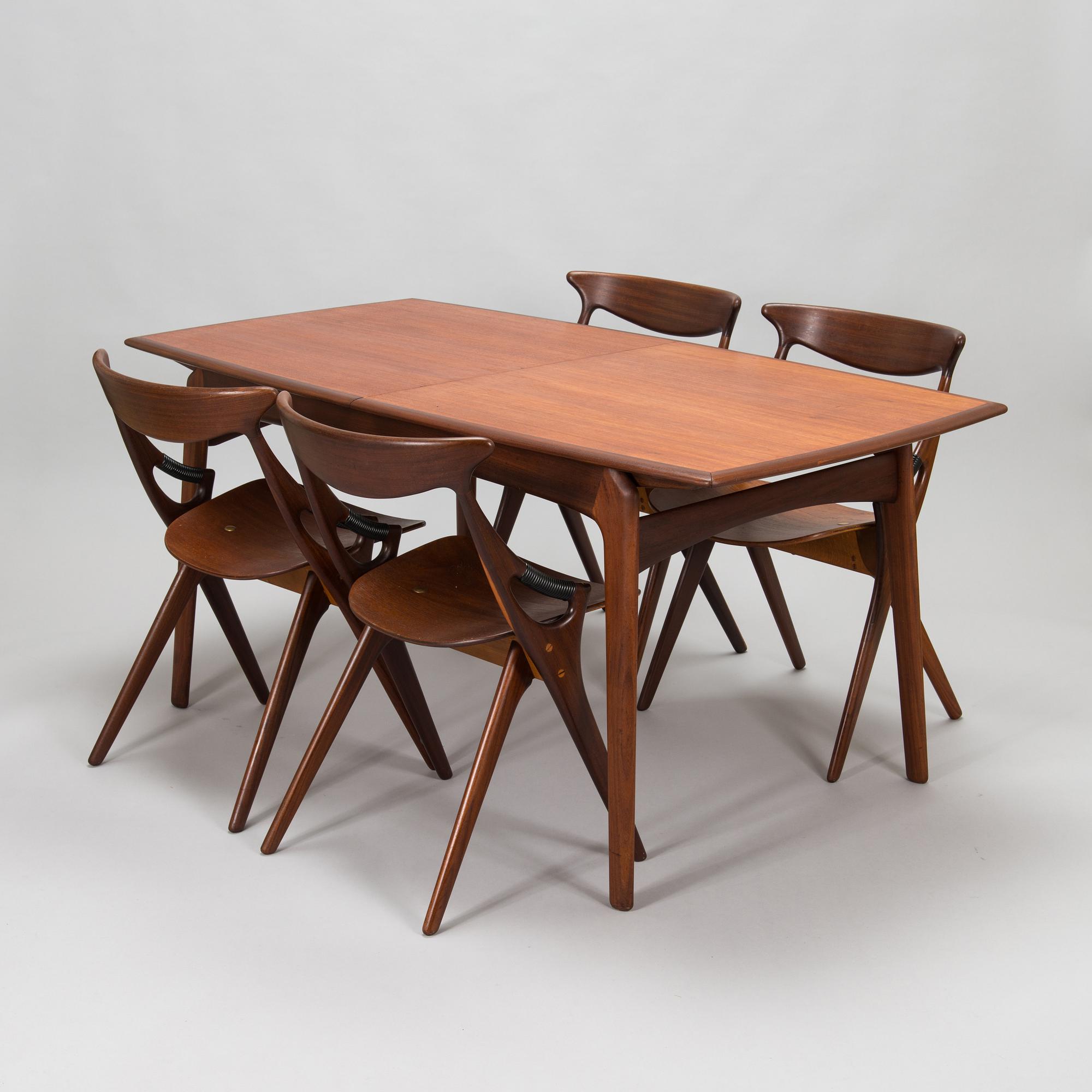 Arne Hovmand-Olsen, 1950's dining table and four chairs for Mogens Kold, A/S Kerteminde, Denmark.