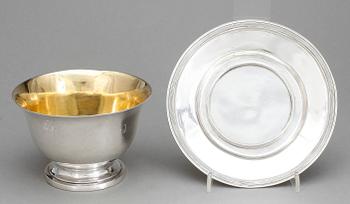 SÅSSKÅL med FAT, silver, Johan Petter Grönvall, Stockholm, 1820. Totalvikt ca 408 gram.