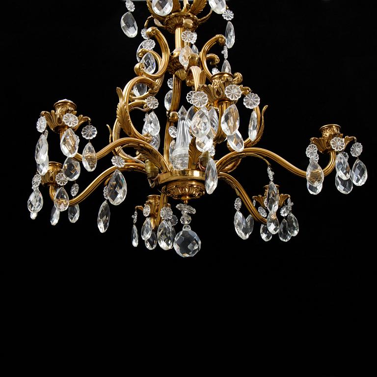A Rococo style chandelier, erly 20th Century.