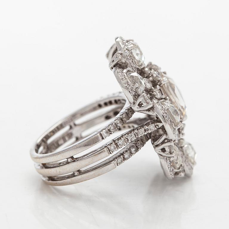 Sormus, 18K valkokultaa, ruusuhiottuja ja briljanttihiottuja timantteja.