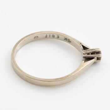 Ringar, 2 stycken, 18K guld med små smaragder och diamanter.