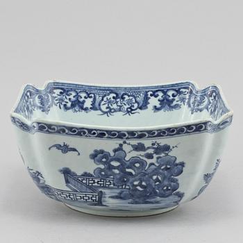 SKÅL, porslin, Kina, Jiaqing, 1796-1820.