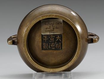 A bronze censer, Qing dynasty, 18th Century with Xuande´s six character mark.